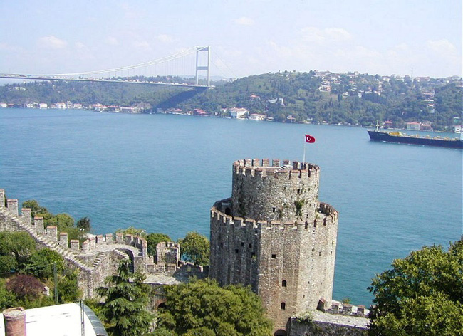 Bosphorus Cruise with Asian Side Fortress of Europe
